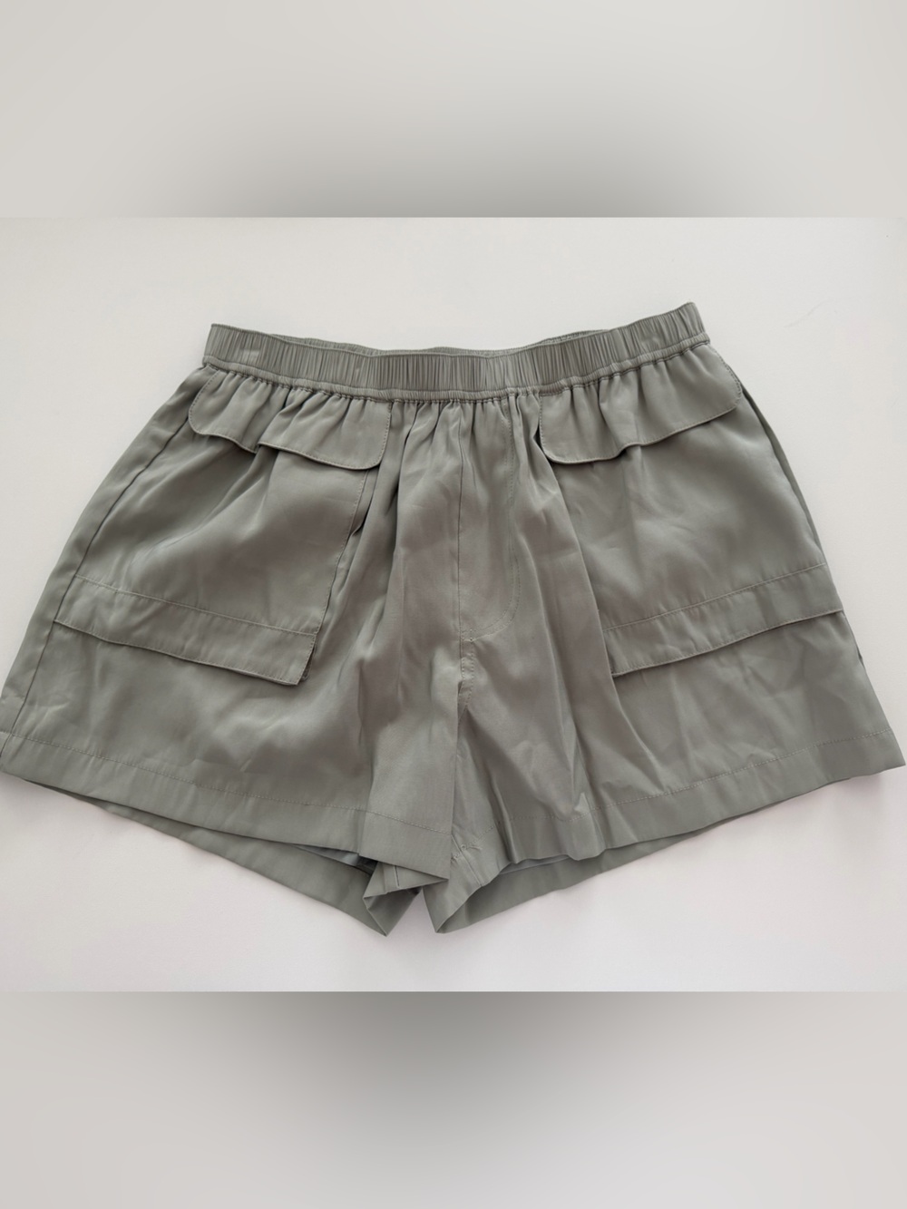 Wishlist Lightweight Elastic-Waist Utility Shorts in Sage Green
